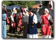 Fte des mtiers et traditions mdivales au chateau de rochebaron de bas en basset (haute-loire 43)